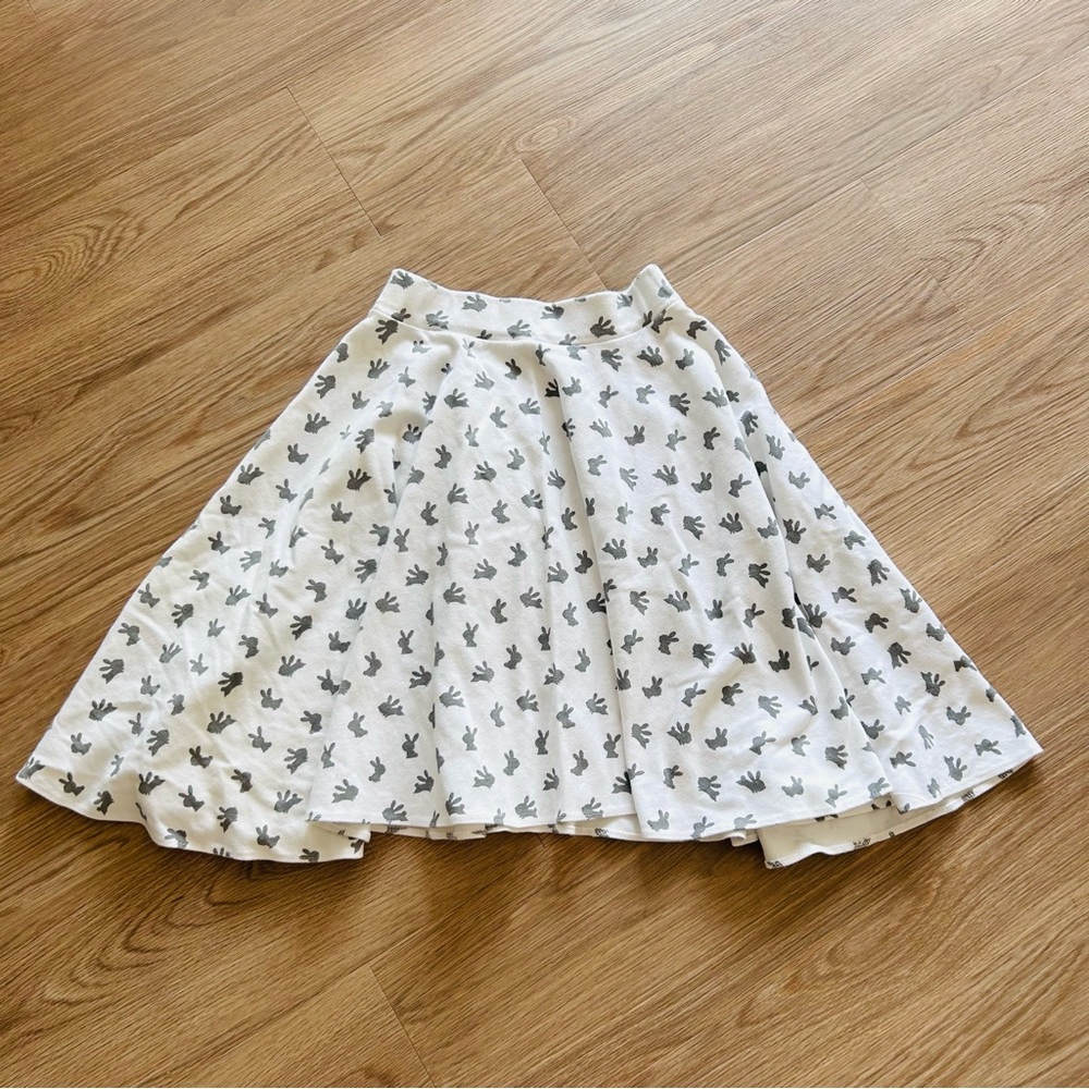 NWOT XS White Bubble Skirt Gray Bunny Print Flat Front Flare Hem Knee Length